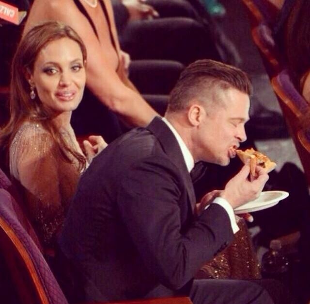 Brad Pitt eats pizza oscars