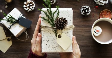 Everyday Etiquette: 8 Rules of Gift Giving You Don't Know